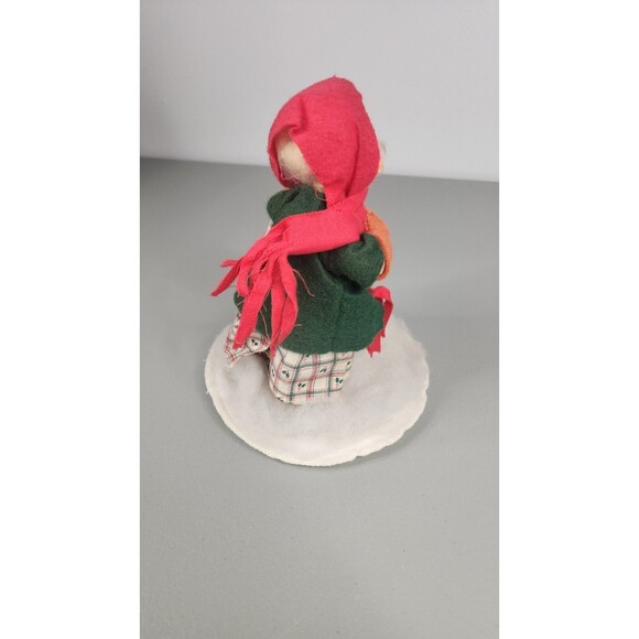 Vintage 1989 Annalee Doll 7” Winking Christmas Caroler w Mittens & Music Card - Picture 5 of 8